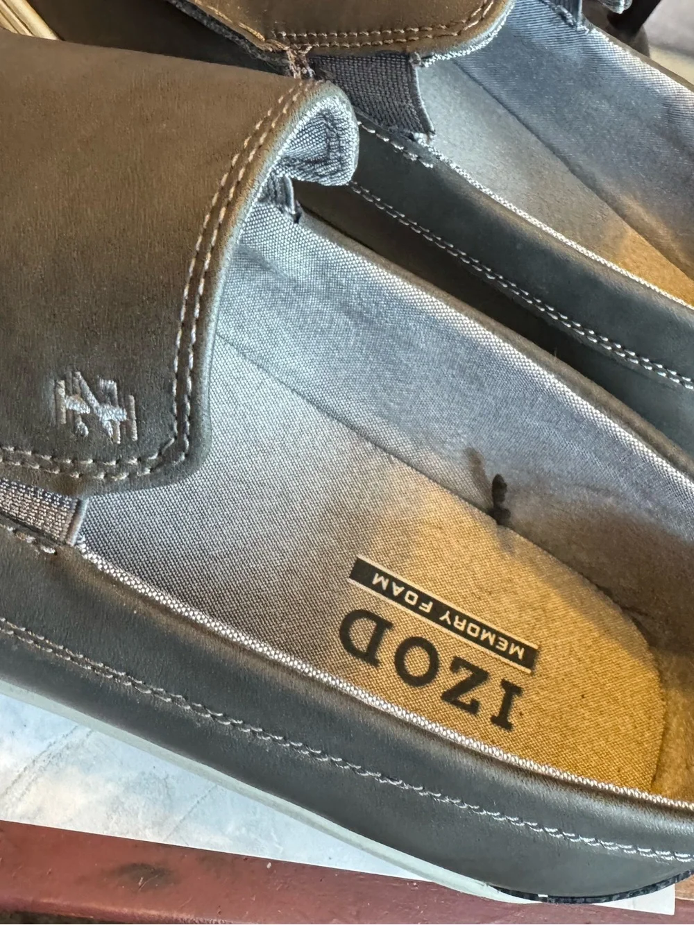 Izod  Mens Gray Slip-On Casual Loafers. Looks Comfy andComfortable Size 12 Med